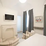 Ξενοδοχείο Marina Charming
