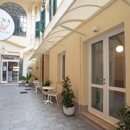 Marina Charming Hotel