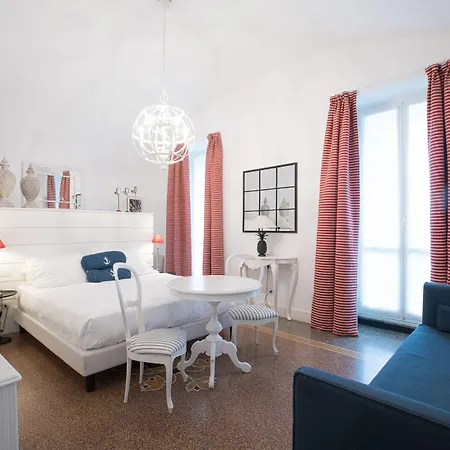 Marina Charming Hotel 4*